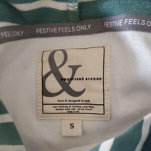 AMPERSAND AVE Green and White Sweatshirt with Trees for the Winter Season!